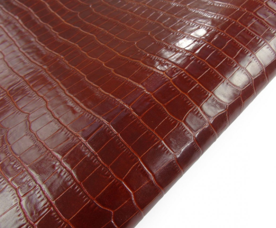 Le sac seau en cuir imprimé crocodile
