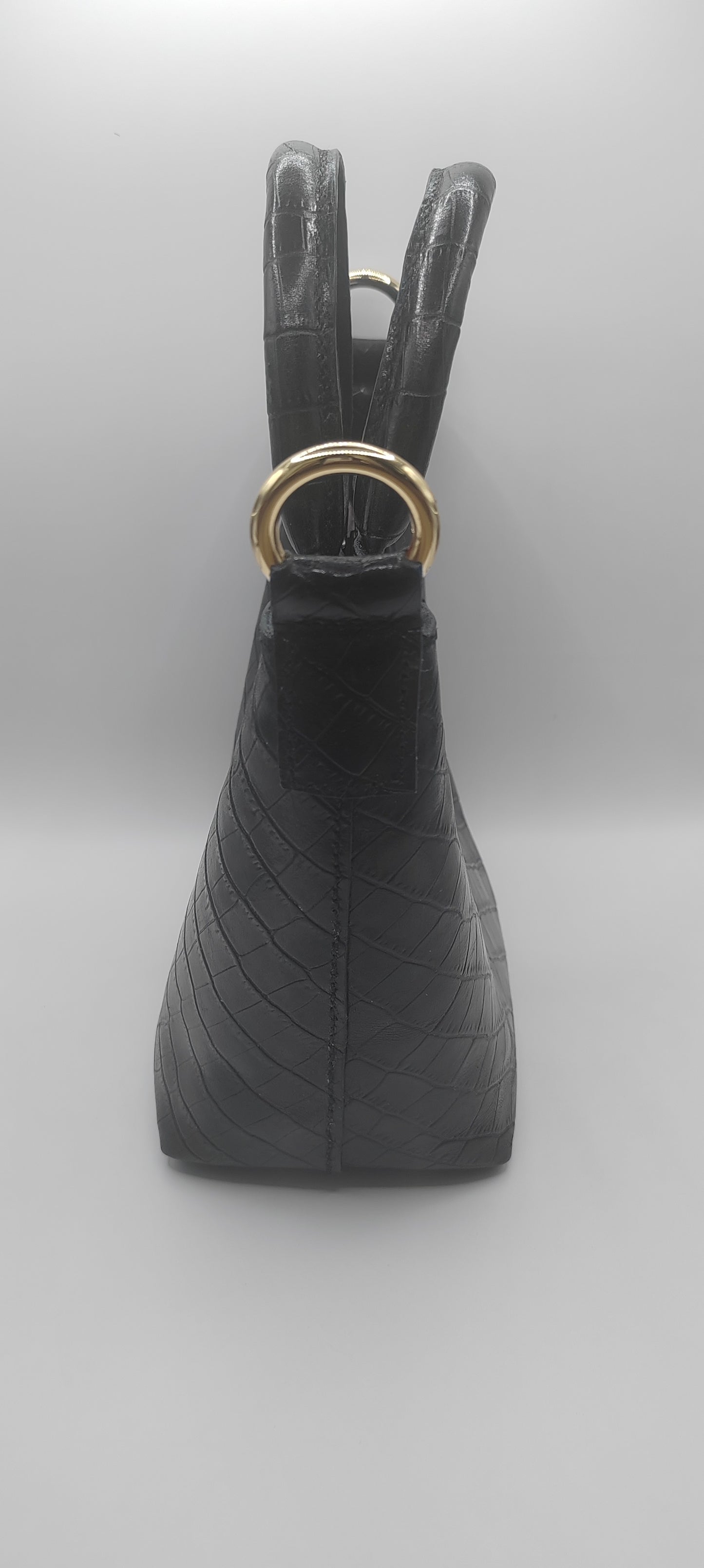 Le sac seau en cuir imprimé crocodile