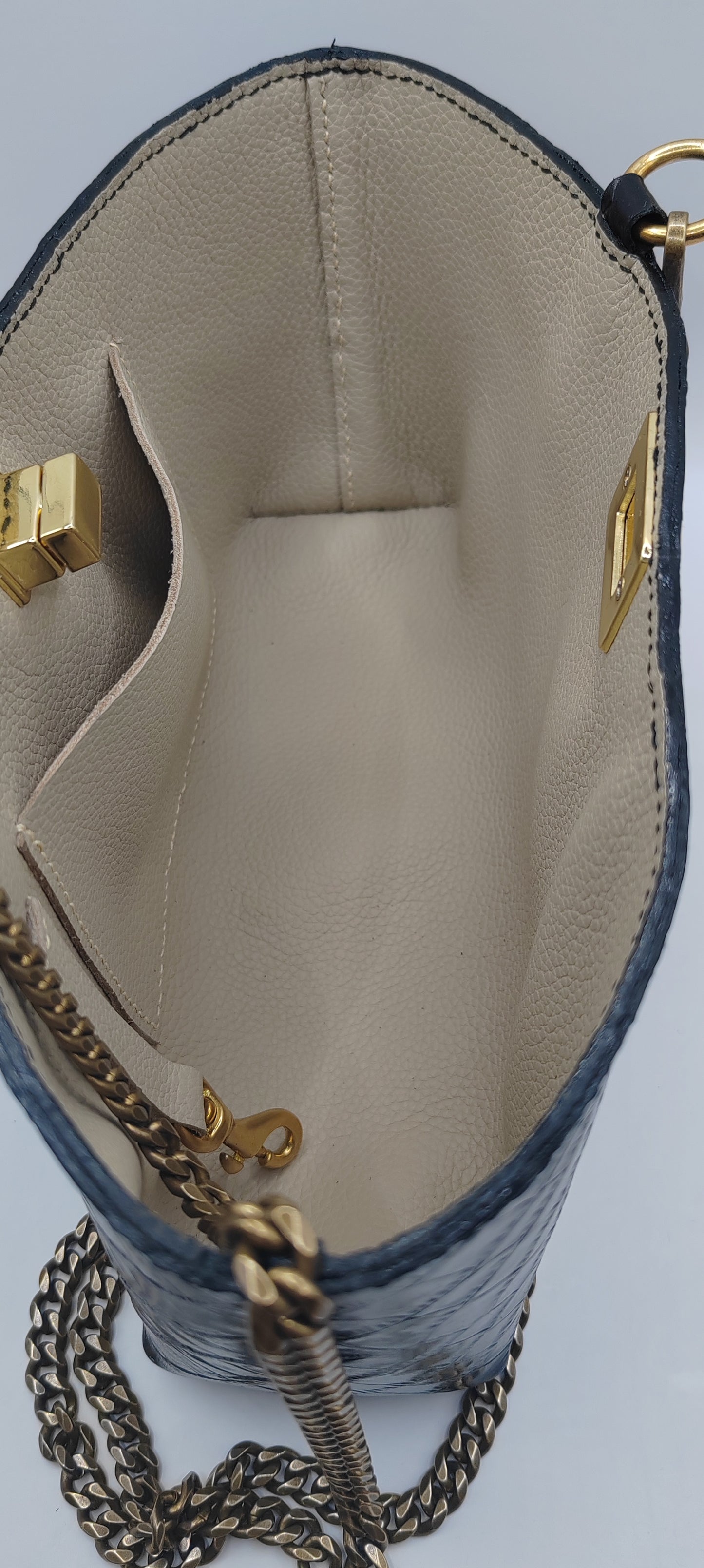 Le sac de soirée en cuir imprimé crocodile