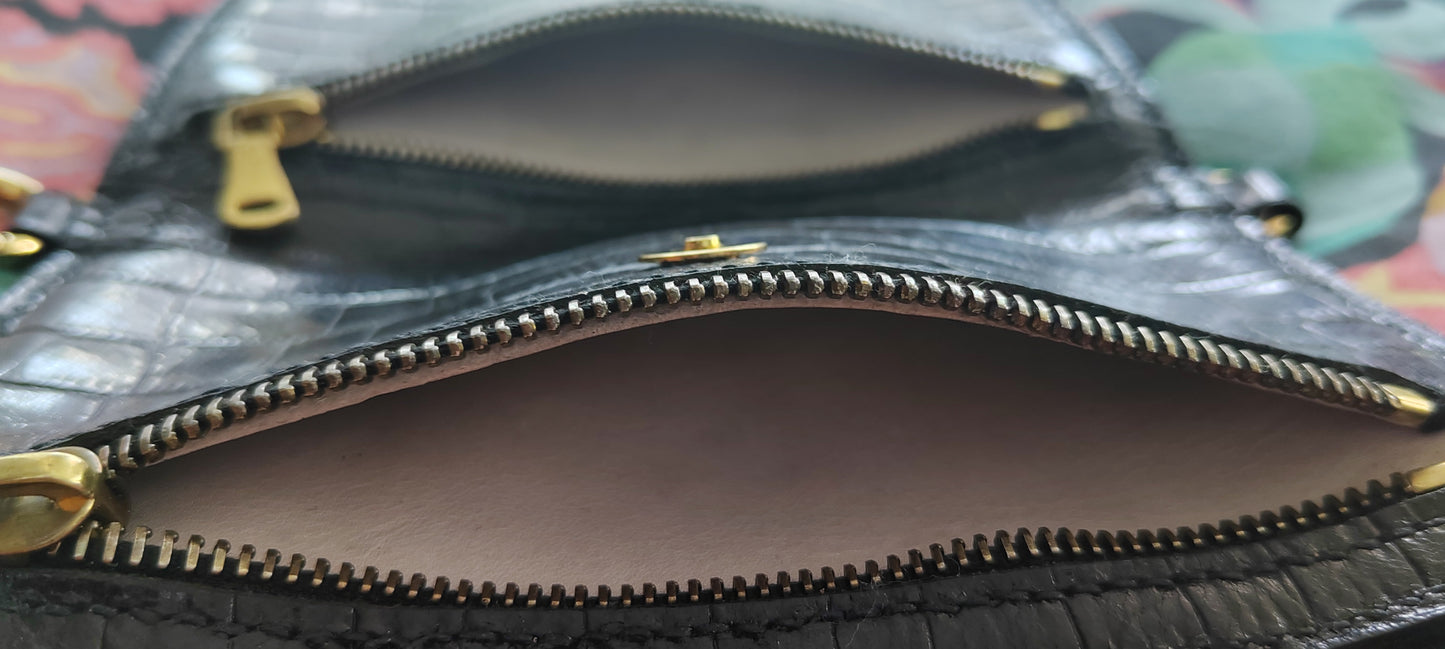 Le portefeuille noir en cuir imprimé crocodile
