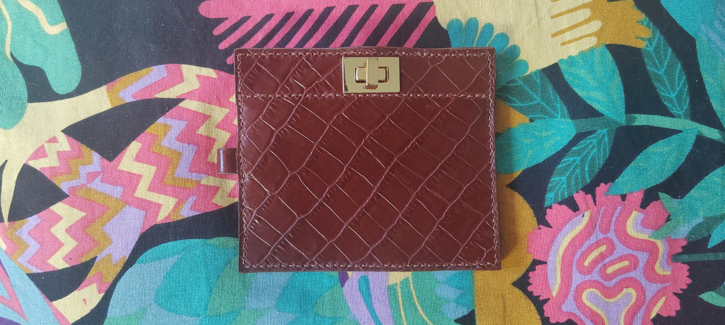 Le porte-cartes cognac en cuir imprimé crocodile