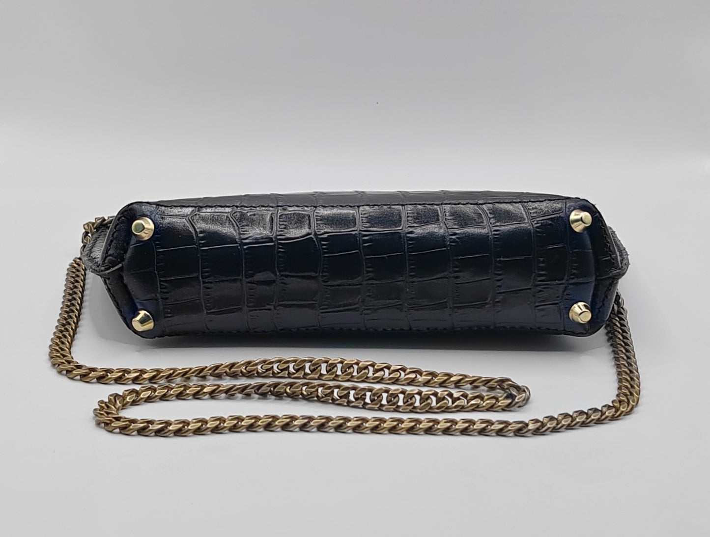 Le sac essentiel noir en cuir imprimé crocodile