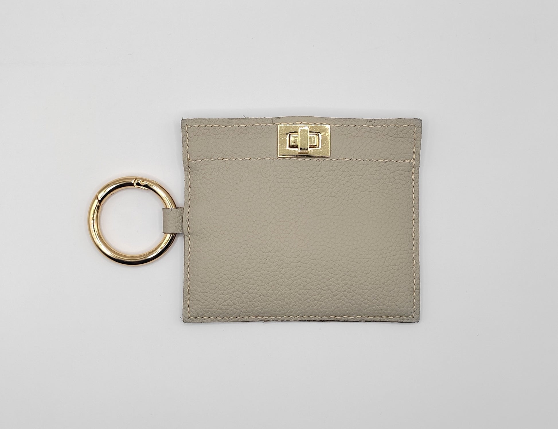 Porte cartes en cuir beige grainé pour femme