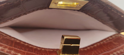Le porte-cartes cognac en cuir imprimé crocodile
