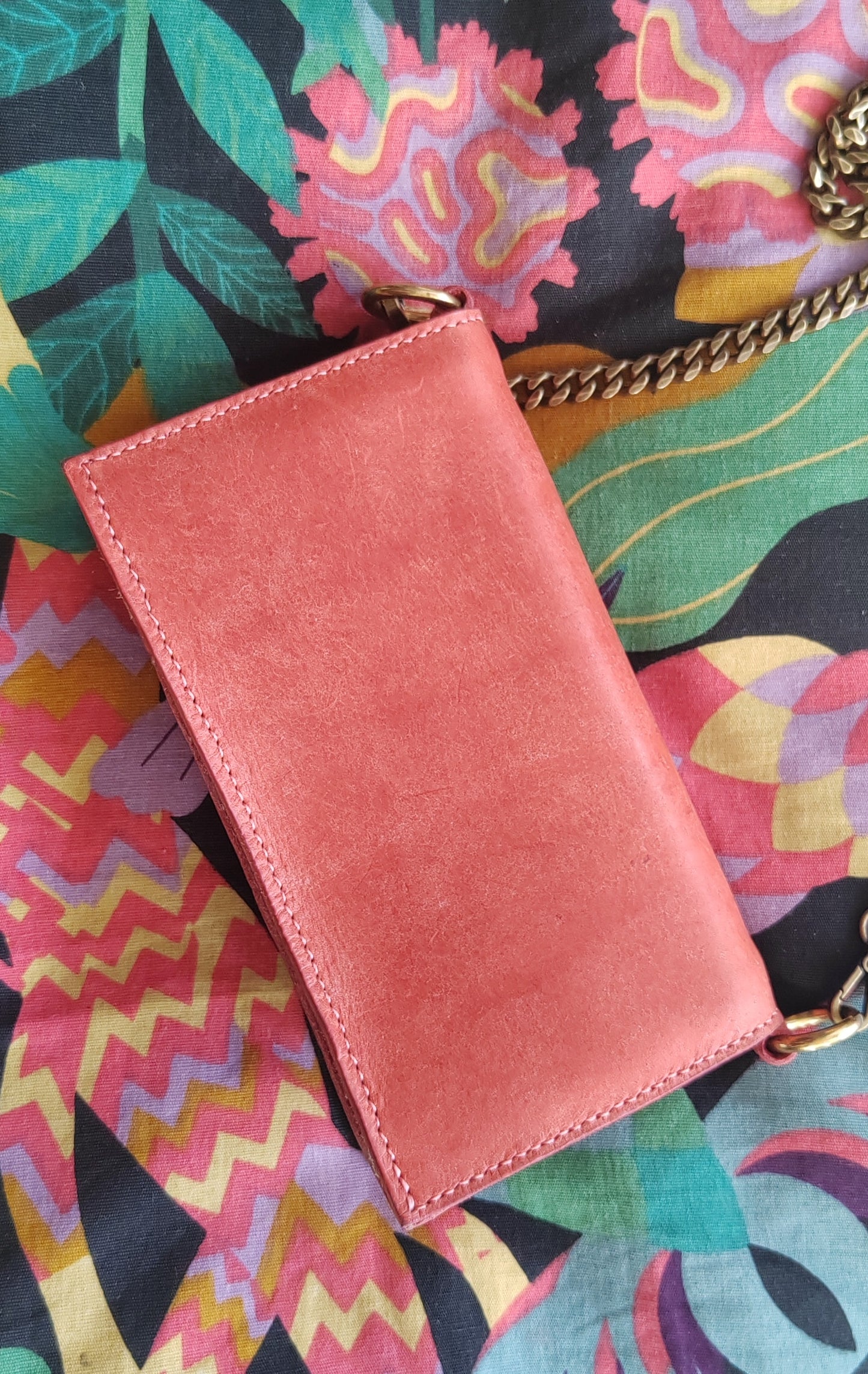Le sac portefeuille rose velours en cuir Badalassi