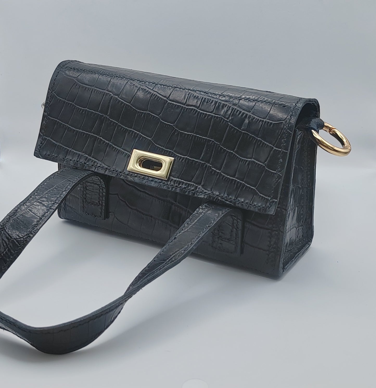 Le sac à main en cuir imprimé crocodile