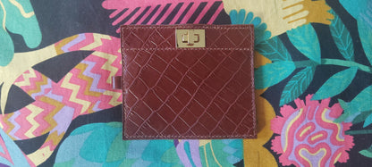 Le porte-cartes cognac en cuir imprimé crocodile