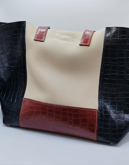 Le cabas en cuir grainé beige et imprimé crocodile