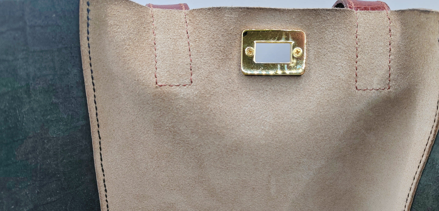 Le cabas en cuir grainé beige et imprimé crocodile